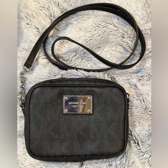 Authentic Michael Kors crossbody - Picture 1 of 4
